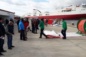 socio contra la contaminación marina