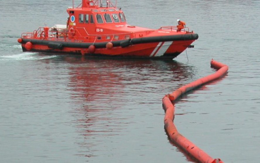 Barrera de contención petróleo