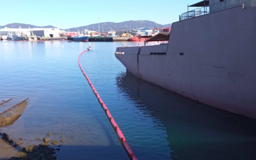 Cylindrical foam flotation containment booms GRINTEC